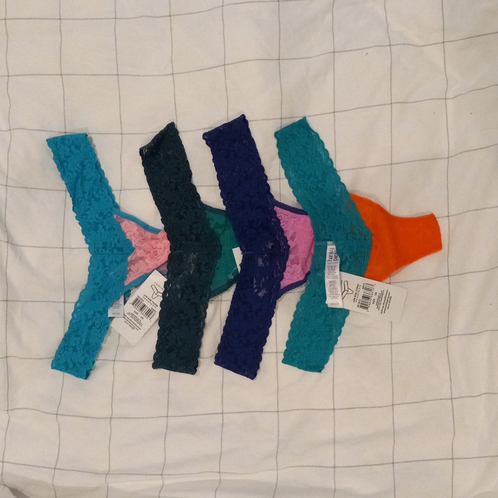 4 NWT Hanky Panky Low Rise Lace Thongs- one size fits sizes 2-12